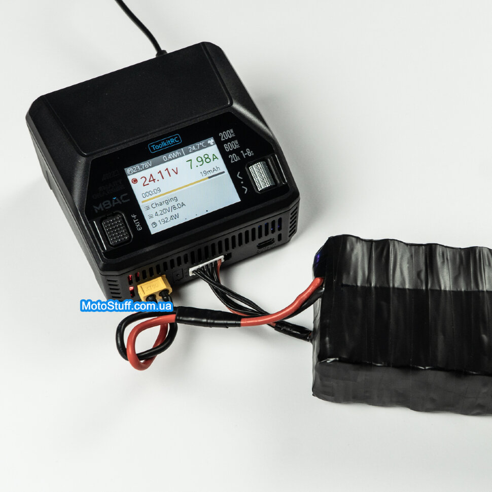 Зарядное устройство ToolkitRC M8AC (AC 200 Вт / DC 600 Вт) 
