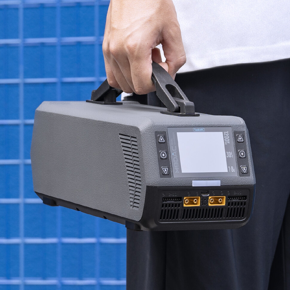 Зарядное устройство ToolkitRC M8DAC (AC 1200 Вт)